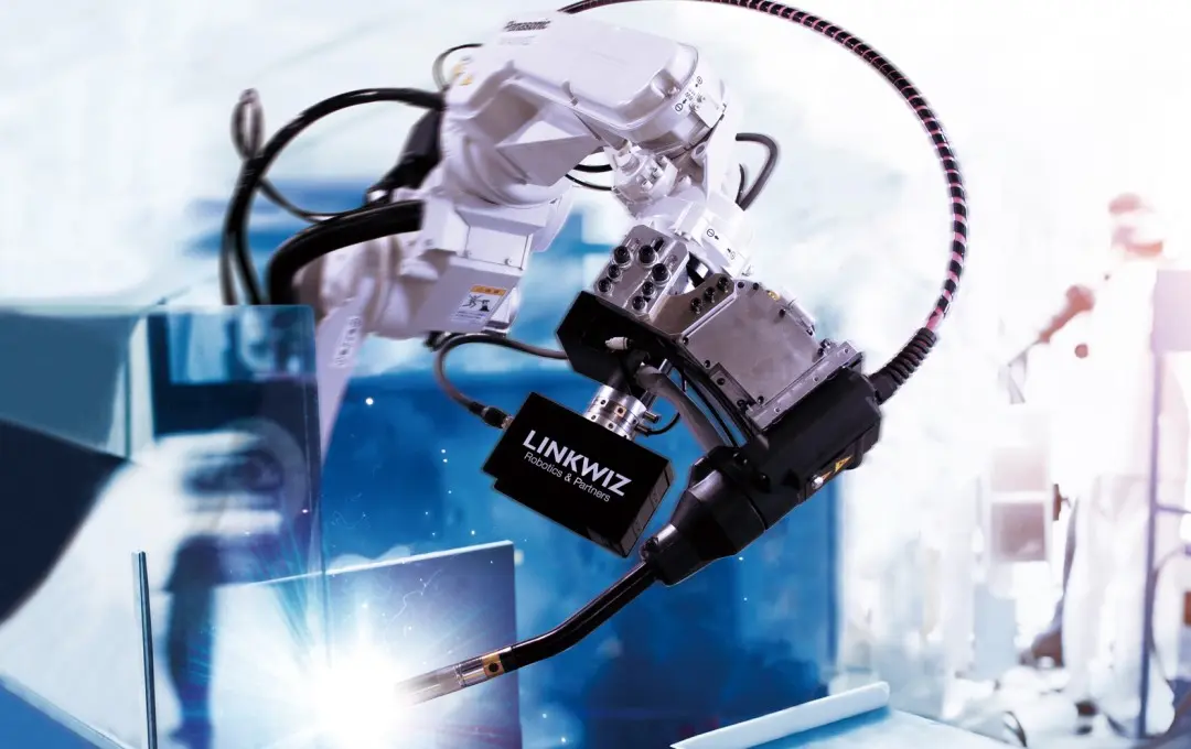 L-ROBOT
