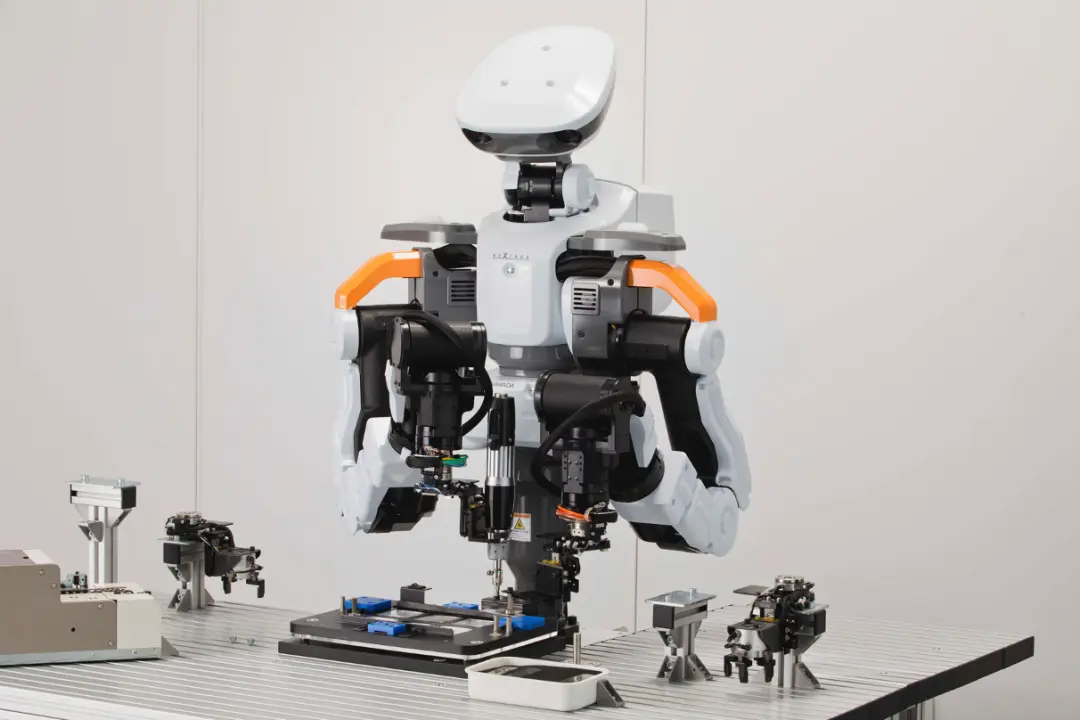 ヒト型ロボット「NEXTAGE」
