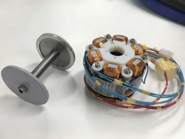 小型超高速磁気浮上モータ