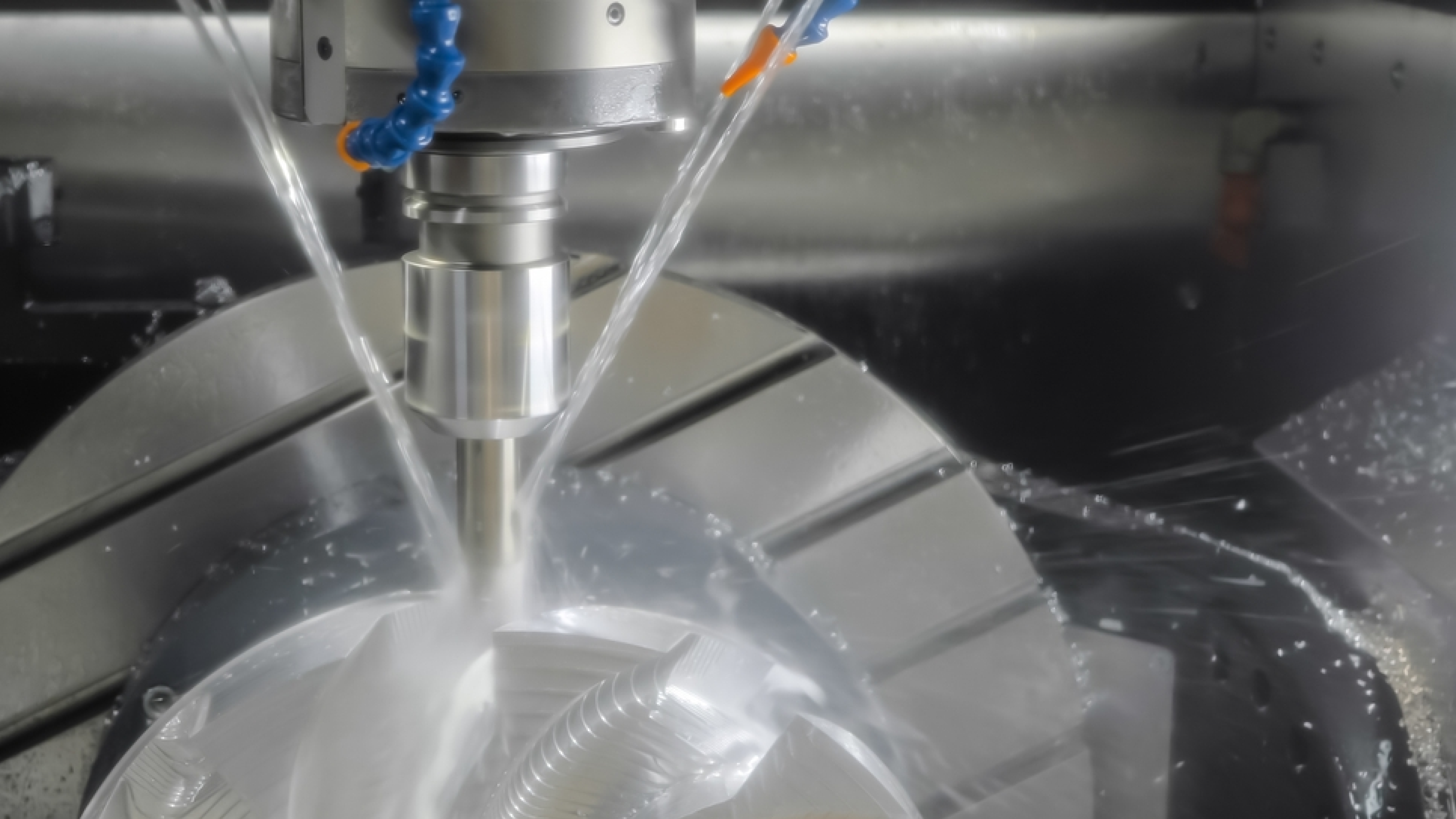 精密洗浄剤とは|主要な種類や水系への移行が求められている背景について解説